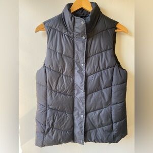 Gap black puffer vest NWT